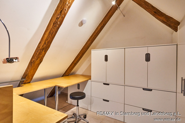 Arbeitsbereich im Spitzboden Stadthaus Landsberg