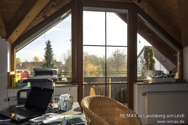 Blick zum Balkon Dachgeschosswohnung Schwabm�nchen