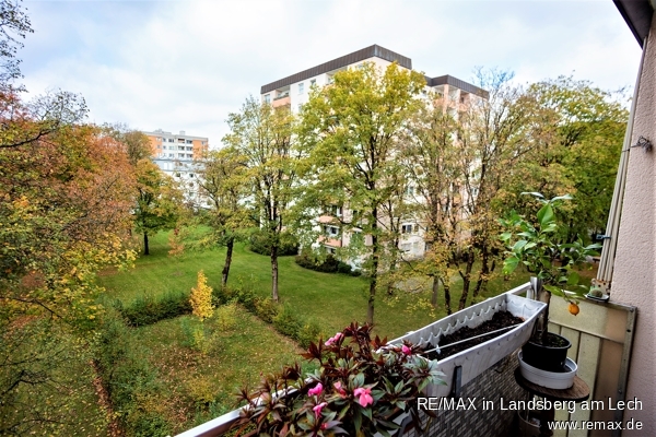 Balkon mit Blick ins Gr�ne Etagenwohnung M�nchen