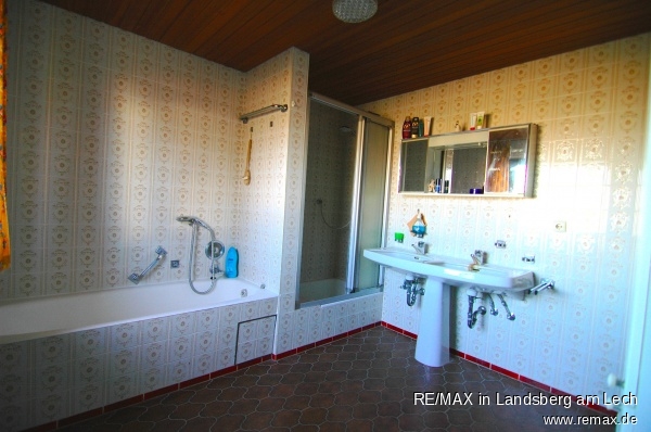 Badezimmer EG Einfamilienhaus Igling