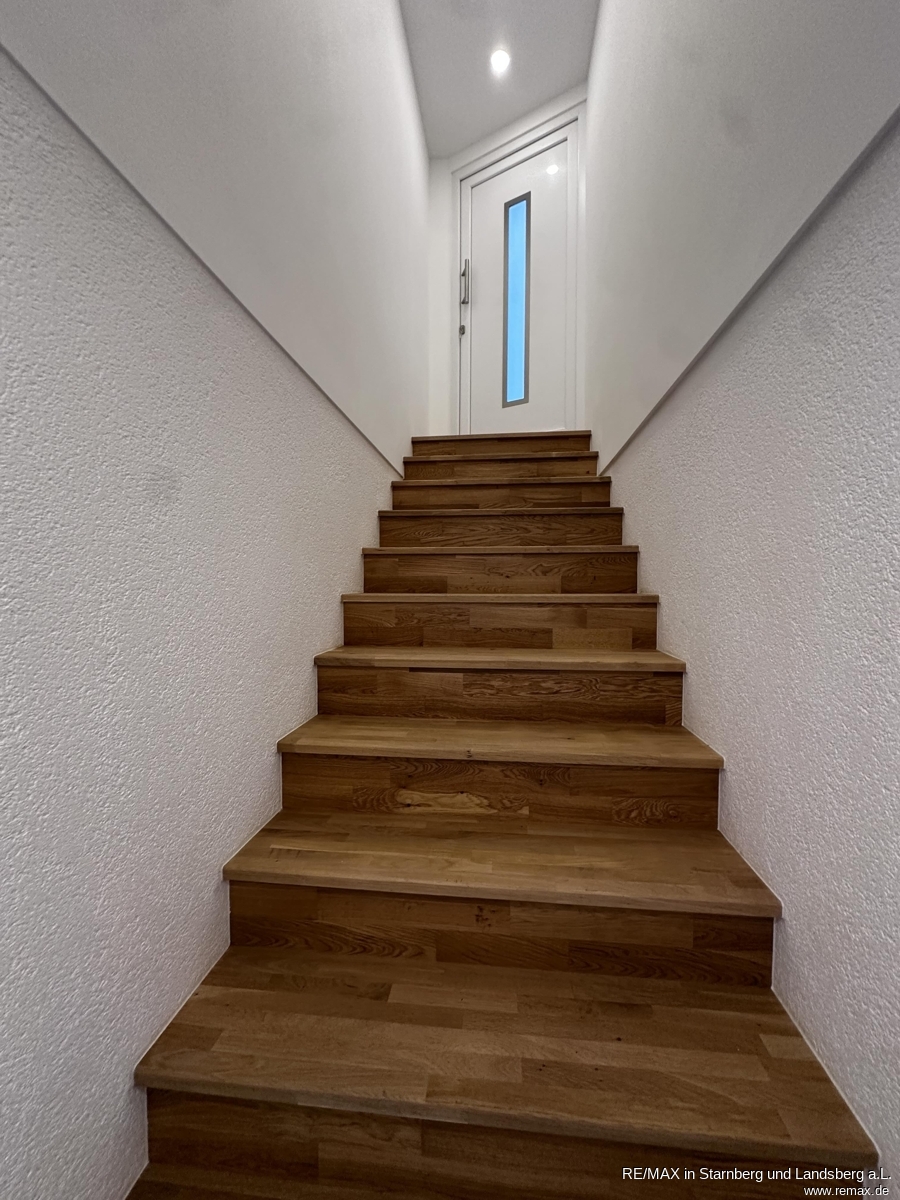 Separater Eingang zur Wohnung Dachgeschosswohnung Thaining