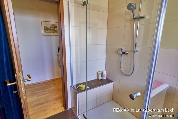 Bad im EG Reihenmittelhaus Kaufering