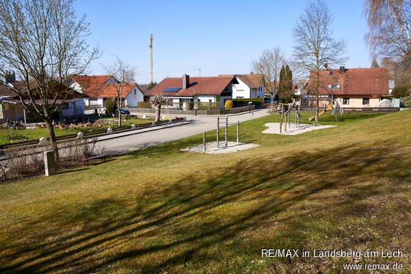 Spielplatz nahe dem Haus Mehrfamilienhaus Scheuring