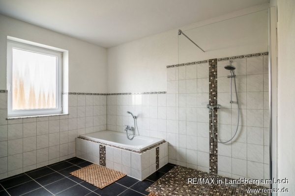 Vollbad im EG Einfamilienhaus Thaining