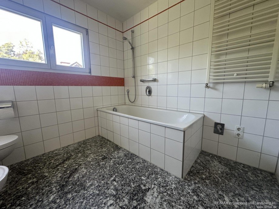 Bad im DG Reihenendhaus Schondorf