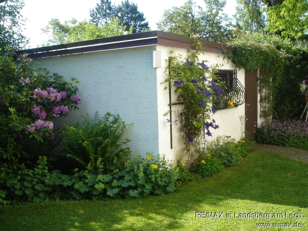 Garten im Sommer Doppelhaush�lfte Inning am Ammersee
