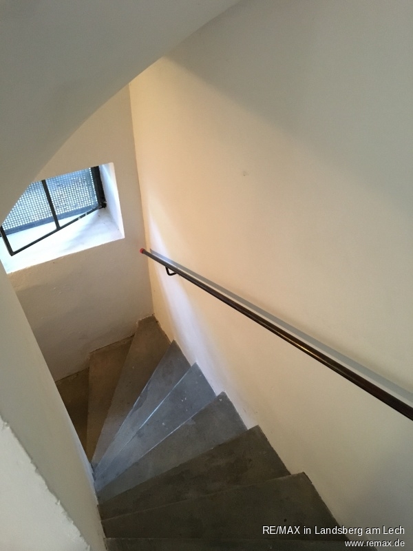 Treppen zum Keller Mehrfamilienhaus Augsburg