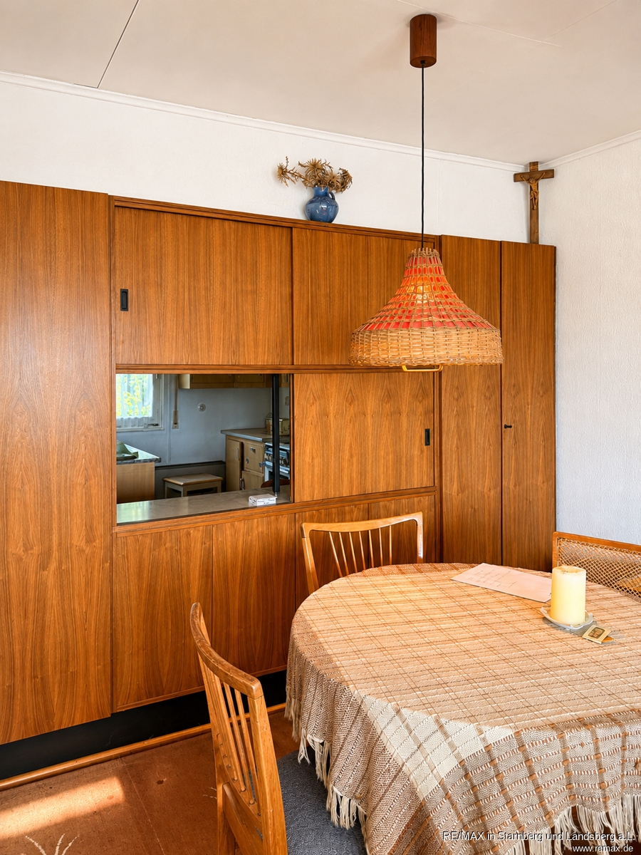 Esszimmer mit Durchreiche zur K�che Einfamilienhaus Fulda / Aschenberg