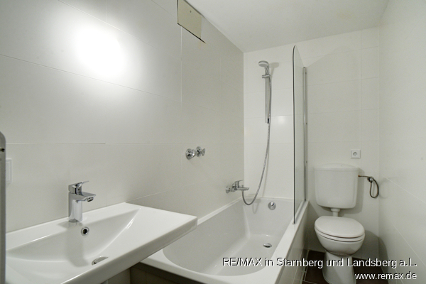 Saniertes Bad, Sanierte B�den - REMAX PSc-1008 1 Zi ETW WestPark Etagenwohnung M�nchen / Westpark