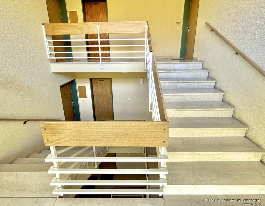 Helles Treppenhaus Wohnung Landsberg am Lech