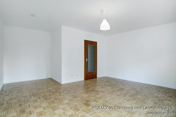 Ger�umiger Wohn-Schlaf-Raum REMAX PSc-1008 1 Zi ETW WestParkREAMX PSc-1008 1 Zi ETW WestPark - REMAX PSc-1008 1 Zi ETW WestPark Etagenwohnung M�nchen / Westpark
