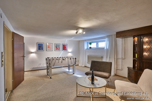 Home Office, Hobbyraum, Kicker-Arena oder Mens Club Reihenmittelhaus Unterschlei�heim