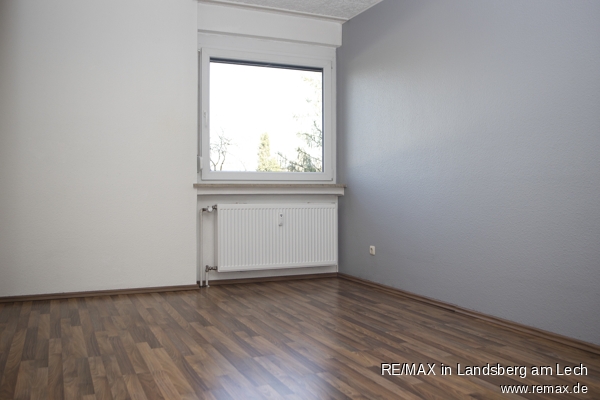 ... auch mit M�ckenschutzjalousien (ausziehbar) Etagenwohnung Germering