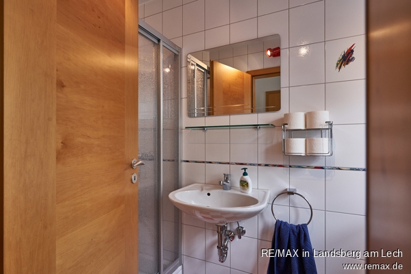 EG Bad Doppelhaush�lfte Kaufering