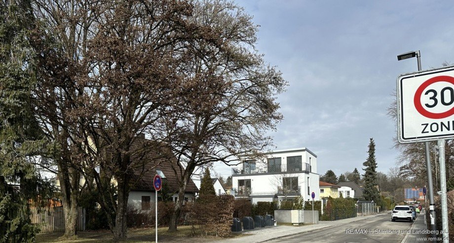 Stra�e vorm Haus Einfamilienhaus Gr�felfing