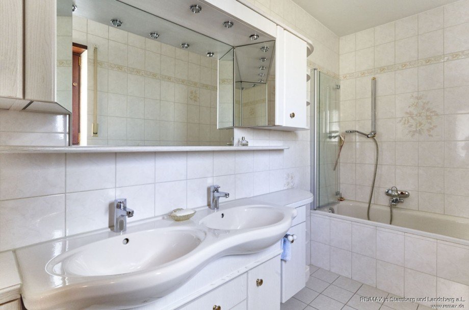 Bad im OG Doppelhaush�lfte Vaterstetten
