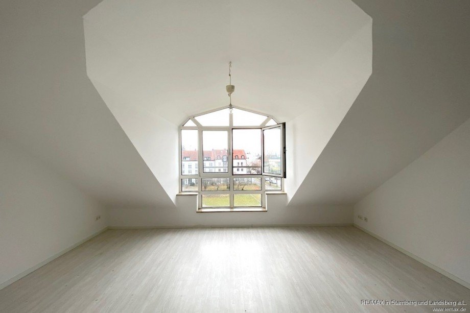02_Wohnen Dachgeschosswohnung Ottobrunn