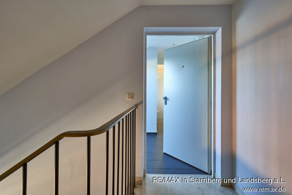 Treppenhaus Dachgeschosswohnung Gilching