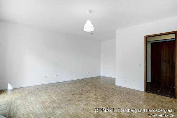 Ger�umiger Wohn-Schlaf-Raum REMAX PSc-1008 1 Zi ETW WestParkREAMX PSc-1008 1 Zi ETW WestPark - REMAX PSc-1008 1 Zi ETW WestPark Etagenwohnung M�nchen / Westpark