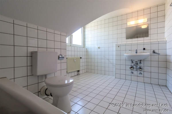 Bad mit Platz und Anschlussm�glichkeit f�r eine Waschmaschine Maisonettewohnung N�rnberg