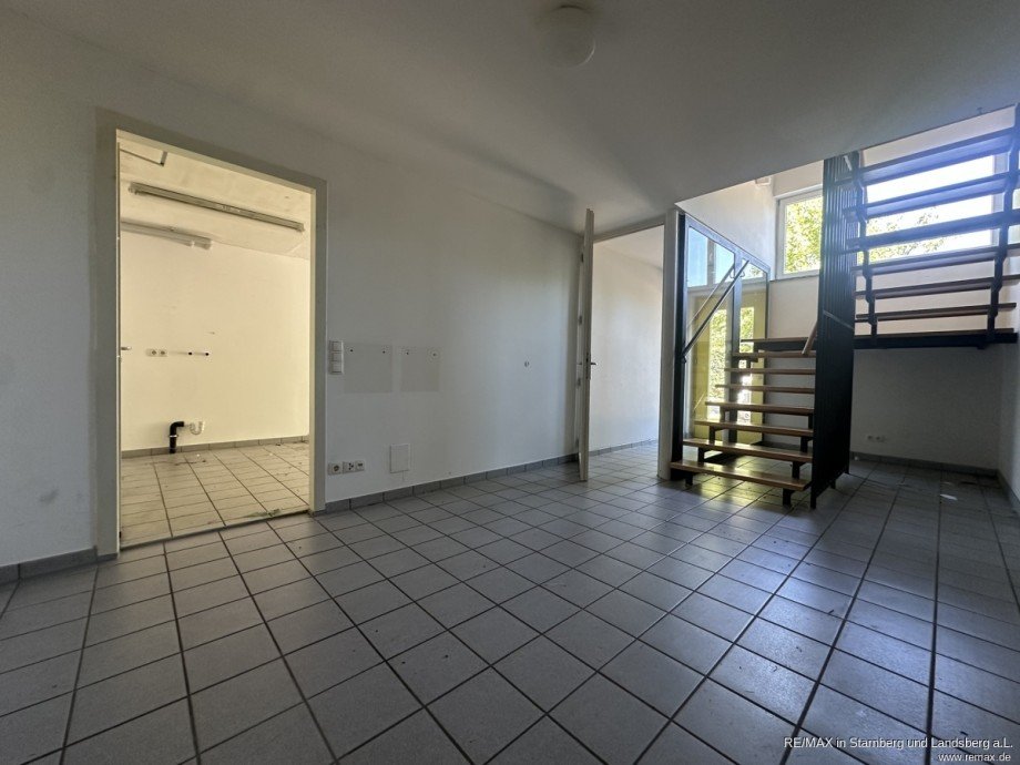 Eingangsbereich mit Zugang zur Garage Reihenendhaus Schondorf