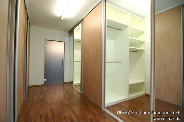 Ankleidezimmer im EG Einfamilienhaus Schongau