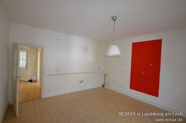 Die K�che - vor der Renovierung Etagenwohnung Gie�en