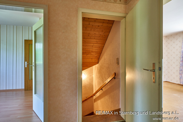 EG Treppe zum Keller Bungalow Landsberg