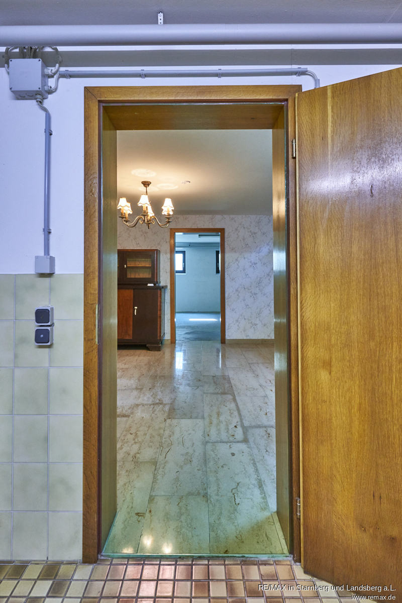 KG Blick zu den Kellerr�umen Einfamilienhaus T�rkheim