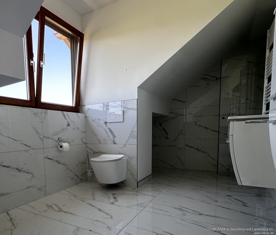Duschbad Dachgeschosswohnung Thaining