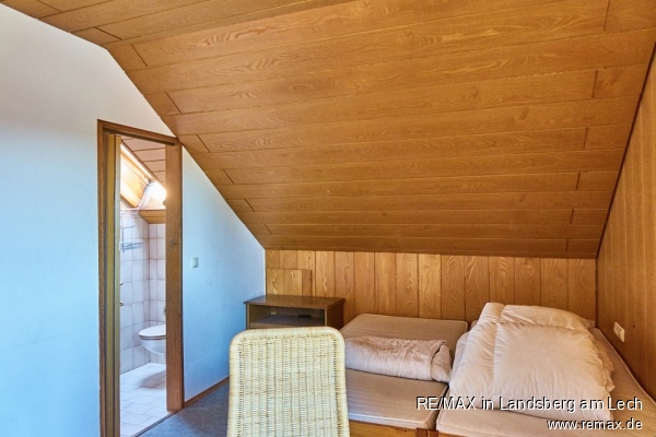 Schlafzimmer im DG stra�enseitig Haus Jengen
