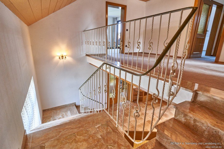 EG Treppen ins DG Einfamilienhaus T�rkheim