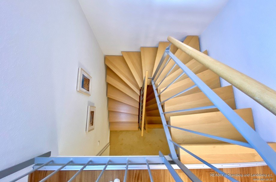 Offene Massivholz-Treppe Doppelhaush�lfte Hamburg Niendorf