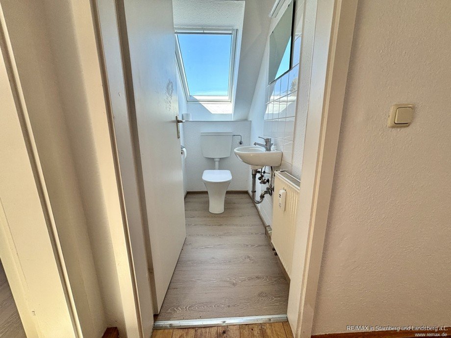 WC Dachgeschosswohnung Finning / Entraching
