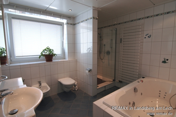 Vollbad mit Whrilpool Etagenwohnung Augsburg