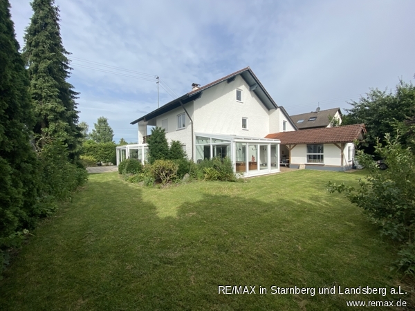 Haus S�d Seite und Garten Einfamilienhaus Hurlach