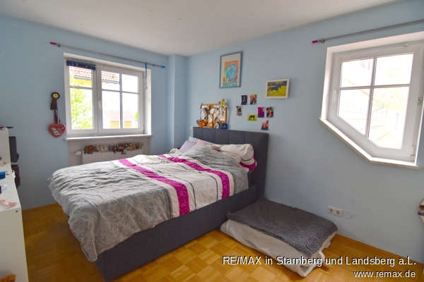 1. Schlafzimmer im OG Doppelhaush�lfte Windach