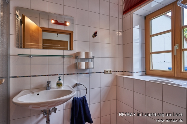 EG Bad Doppelhaush�lfte Kaufering