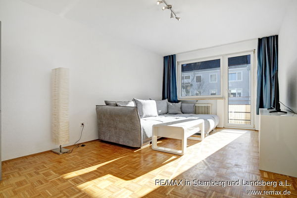 Lichtdurchflutetes Wohnzimmer mit S�dbalkon Etagenwohnung M�nchen