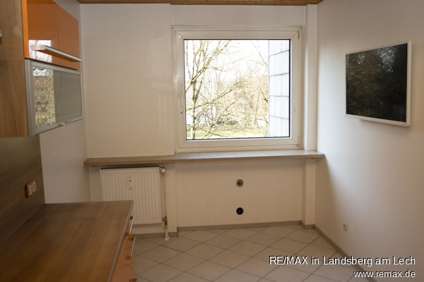 Wohn-Essbereich in der K�che mit Wand-TV Etagenwohnung Germering