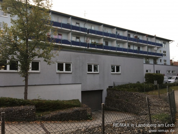 Haus Ansicht Rueckseite Etagenwohnung Augsburg