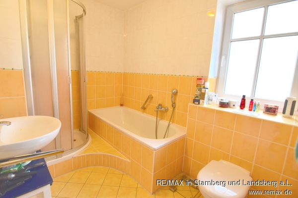 Badezimmer im OG Doppelhaush�lfte Windach