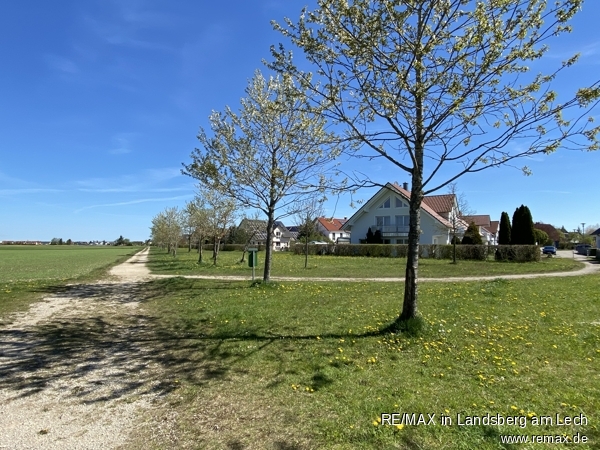 Wiese westlich und s�dlich des Wohngebietes Doppelhaush�lfte Klosterlechfeld