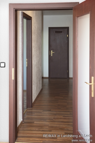 Am Ende des Flurs ist die Abstellkammer mit ca. 1,9 m� Etagenwohnung Germering