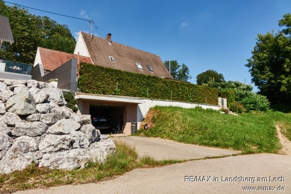 Garage und Zufahrt Einfamilienhaus Aindling