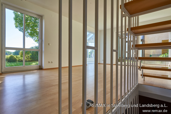 Treppe ins KG Reihenendhaus Utting
