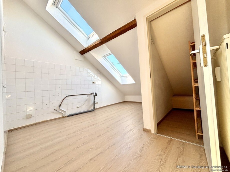 K�che mit Speisekammer Dachgeschosswohnung Finning / Entraching