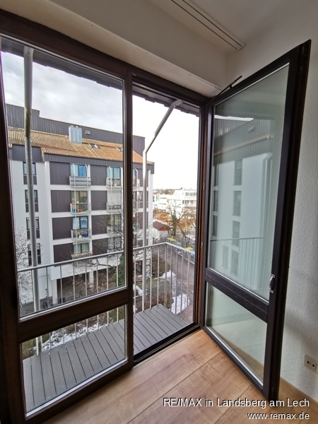Balkon mit Blick in den ruhigen Innenhof Etagenwohnung Unterschlei�heim