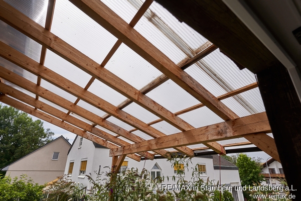 Weitere Terrasse, ebenfalls �berdacht Einfamilienhaus Ergoldsbach / Langenhettenbach