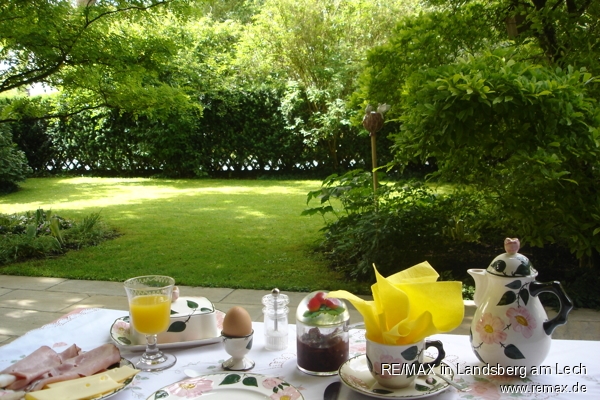 Fr�hst�ck auf der S�dterrasse Doppelhaush�lfte Inning am Ammersee